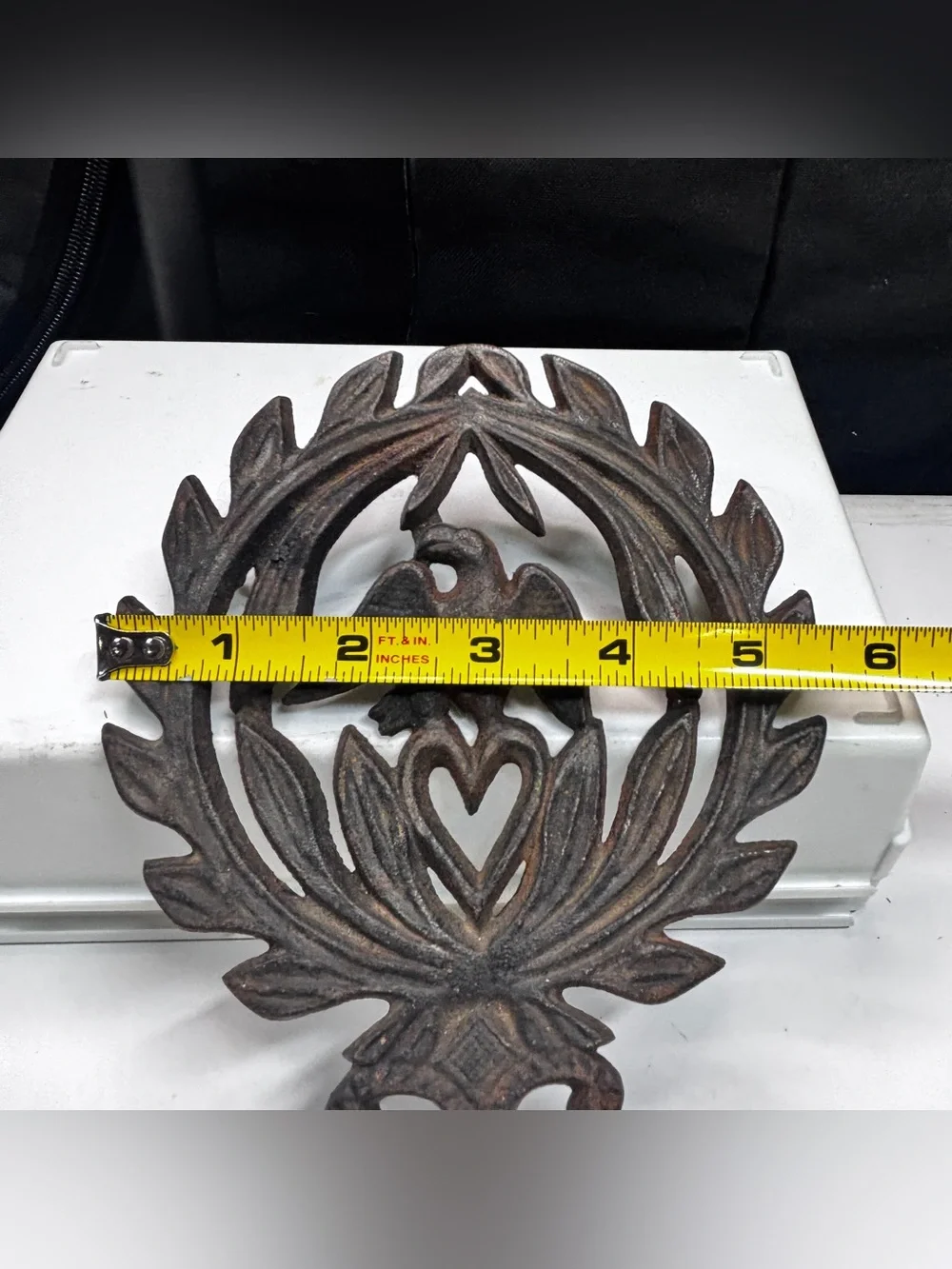 Vintage 1949 J.Z.H. Cast Iron Trivet Eagle & Heart Wreath Americana heart - Picture 10 of 10